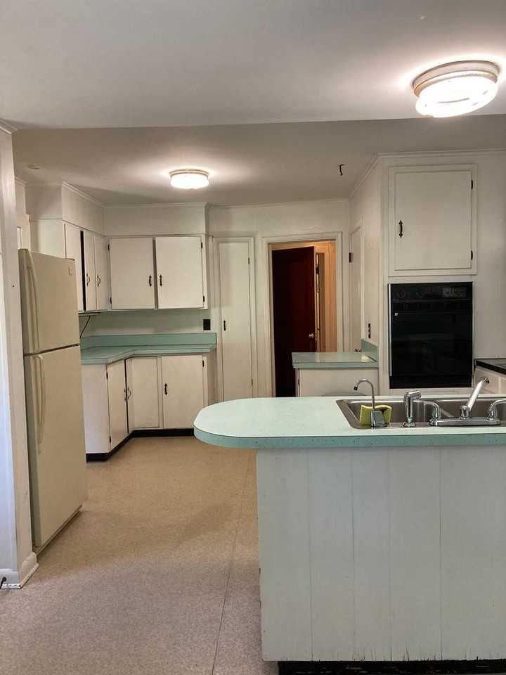 23 Thermos Ave - Photo 2 of 8