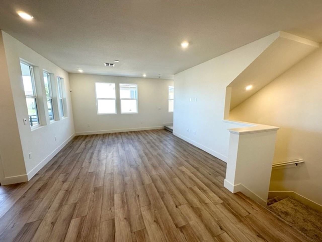 6480 Rosebay Ct - Photo 4 of 32