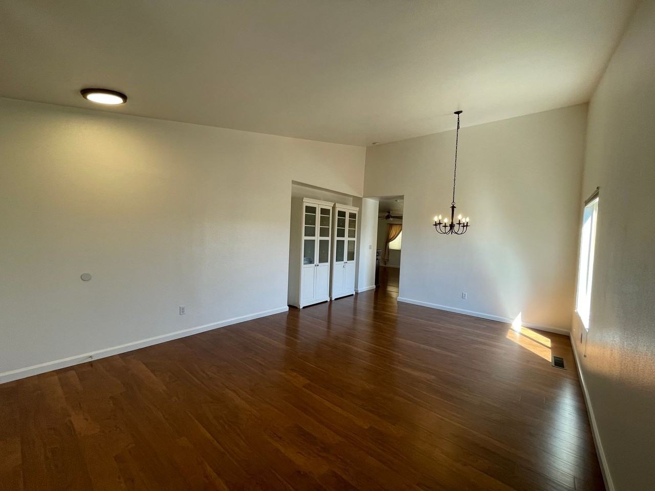 4059 Kings Row - Photo 3 of 15