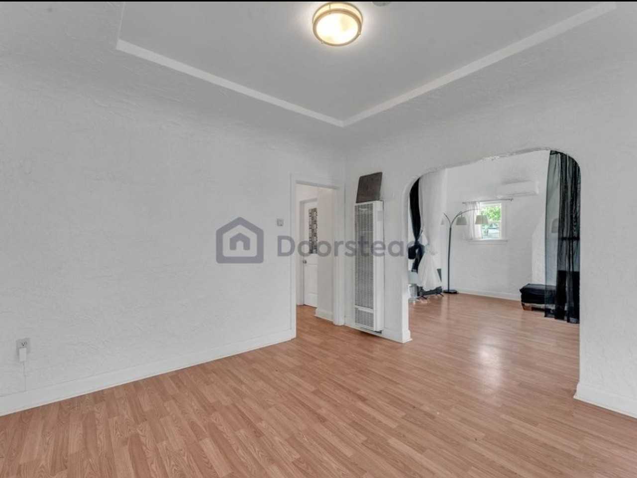 1218 Crestview Ave - Photo 3 of 7