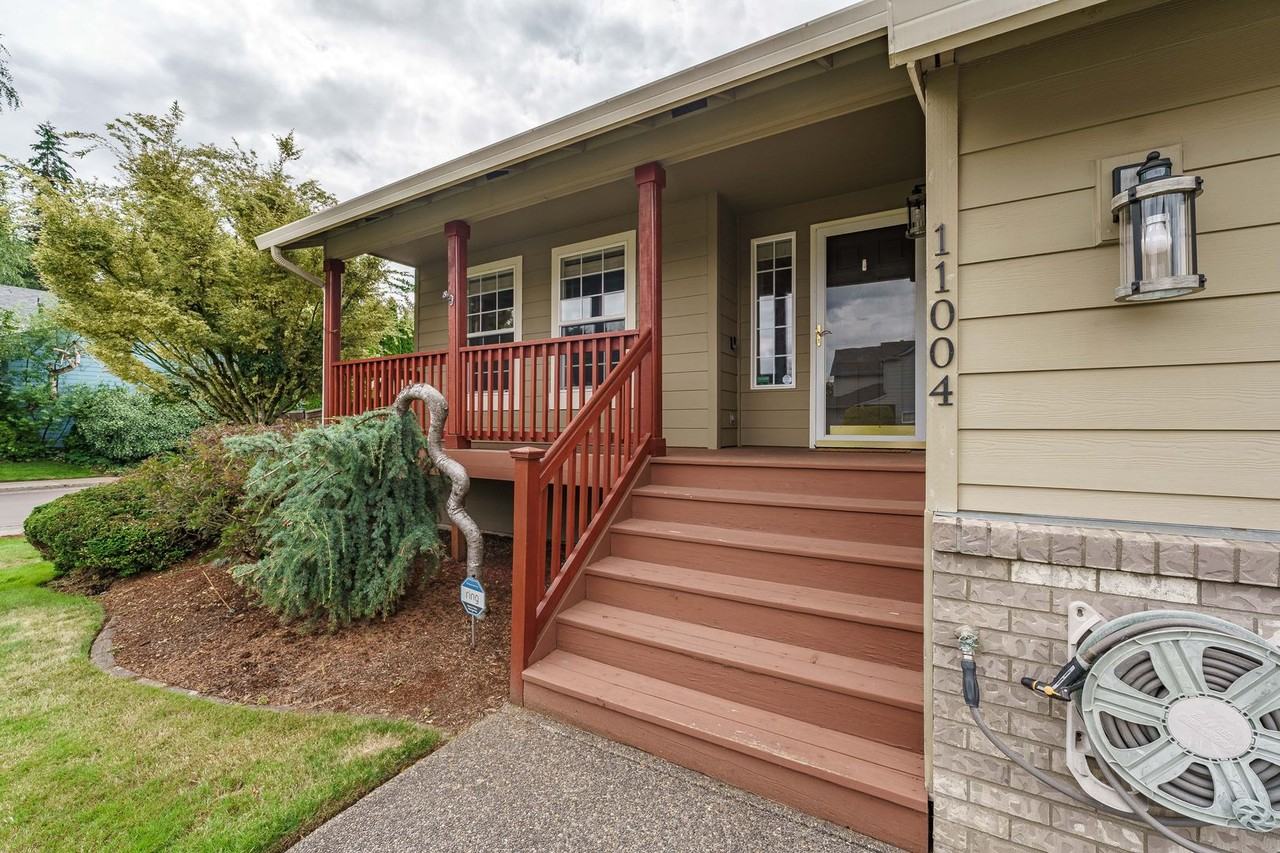 11004 Ne 36th Ave - Photo 3 of 50