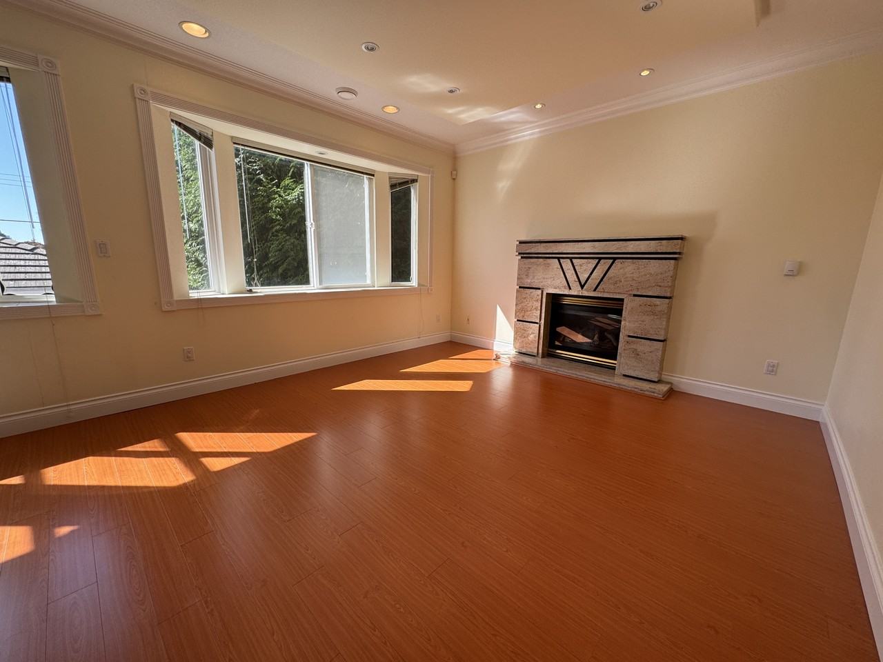 1538 59th Ave W - Photo 2 of 50