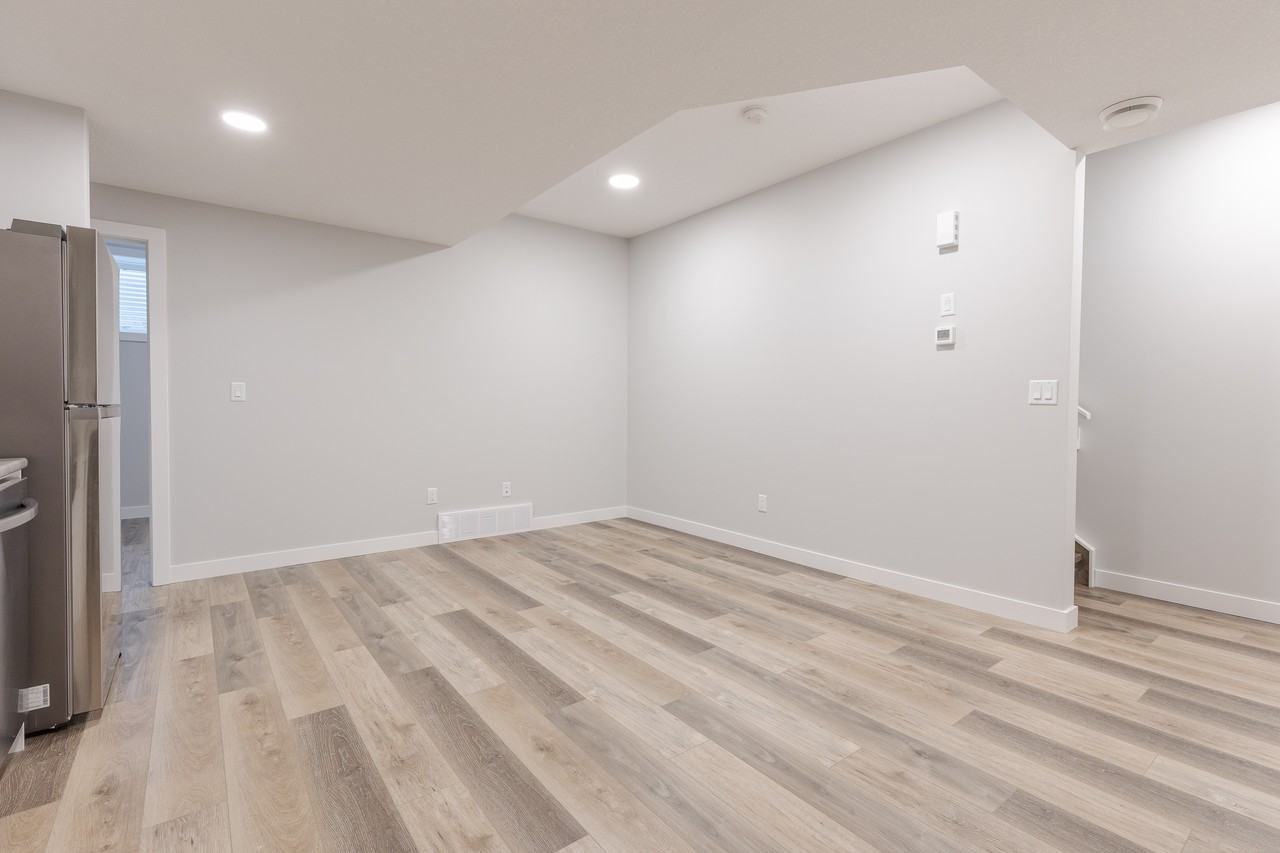 586 Glenridding Ravine Drive Southwest #BSMT - Photo 4 of 16