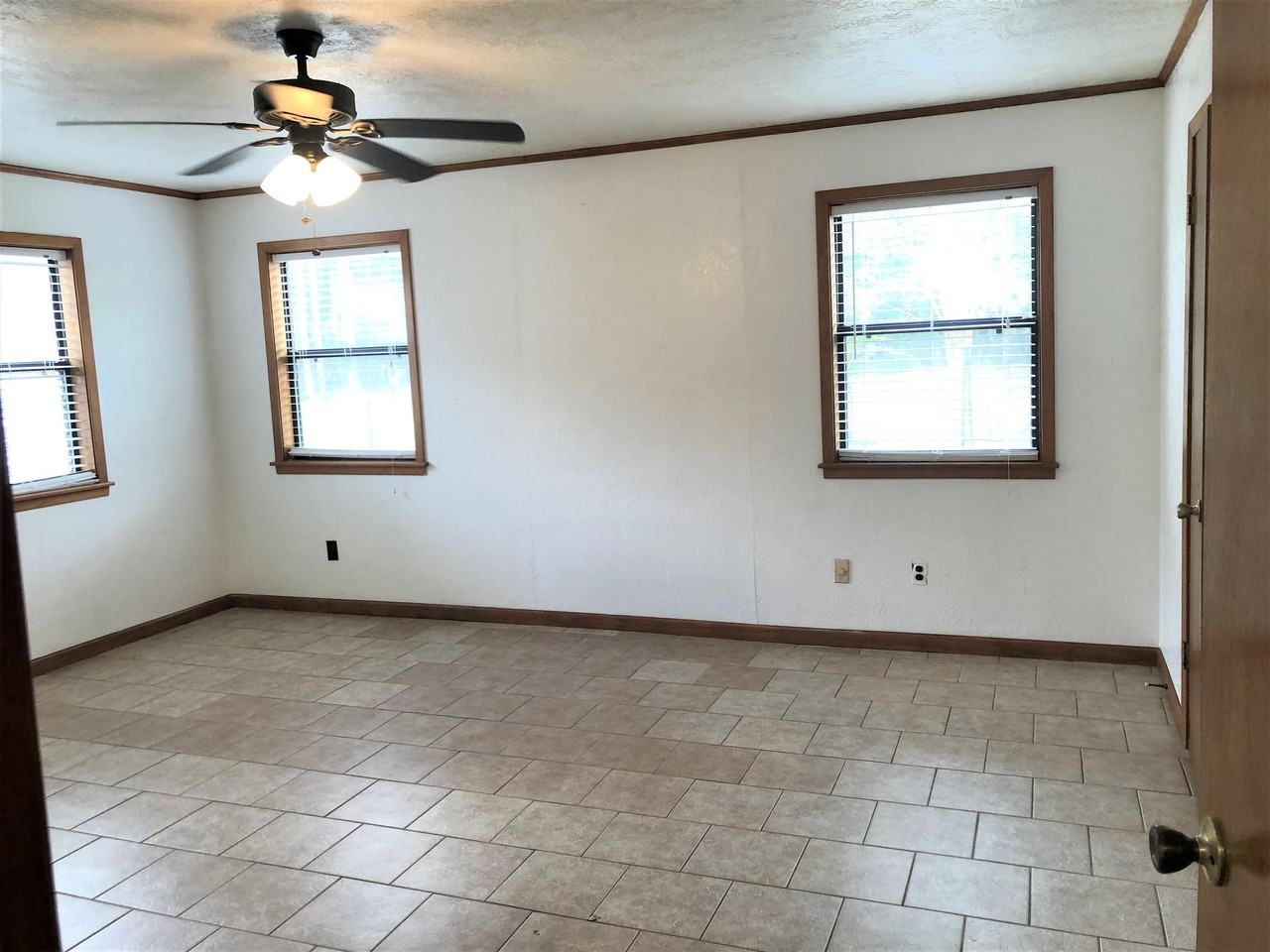 214 Hornbeam Dr - Photo 2 of 14