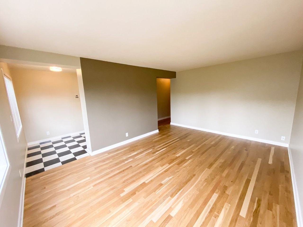 ROSE PLAZA APARTMENTS (RISI01) - Photo 3 of 50