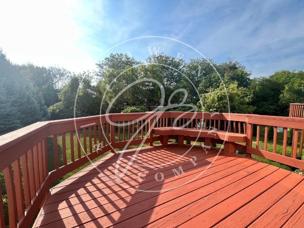 818 Hilltop Ln - Photo 2 of 10