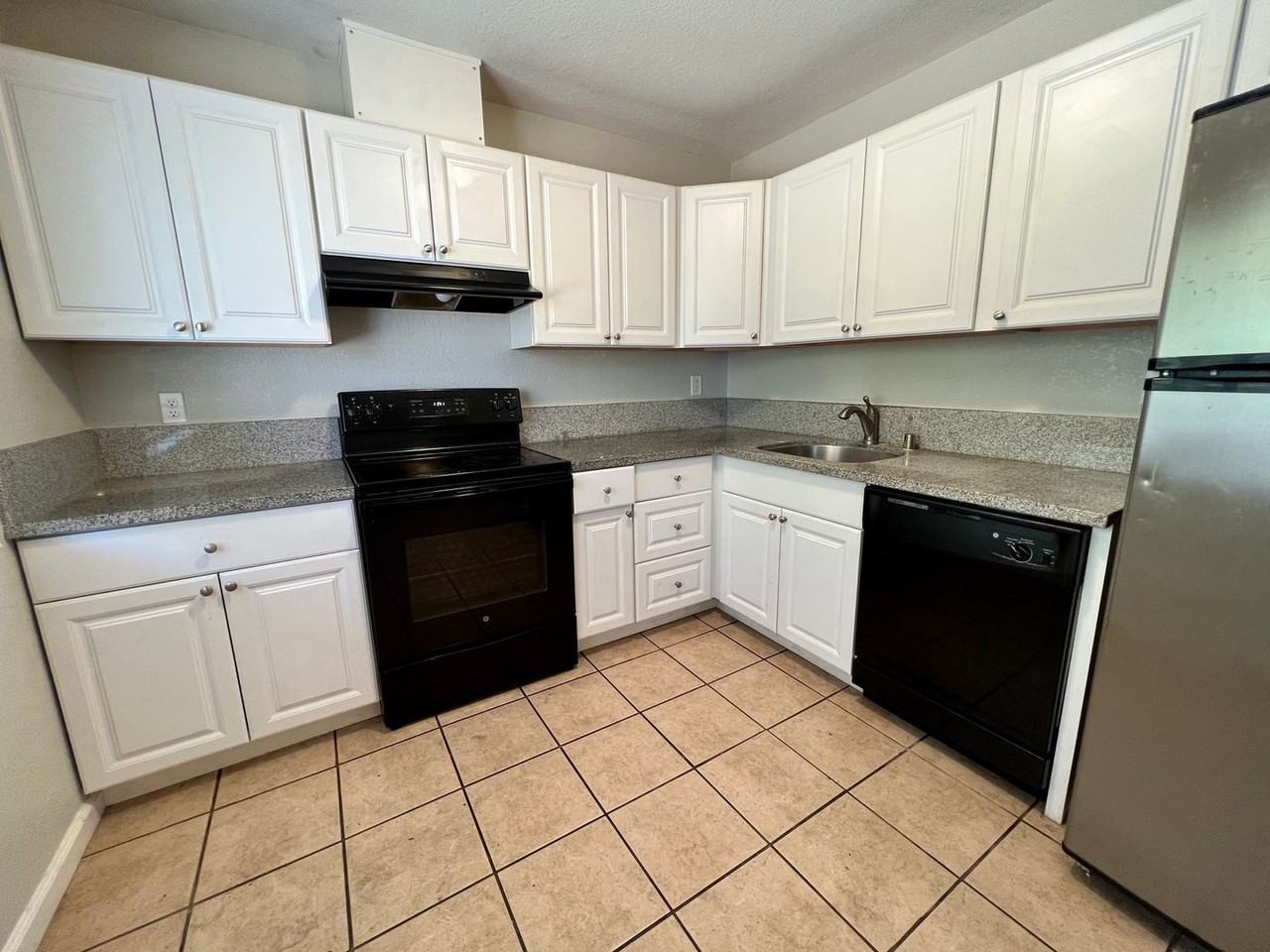 Vermont Ave - Photo 2 of 7