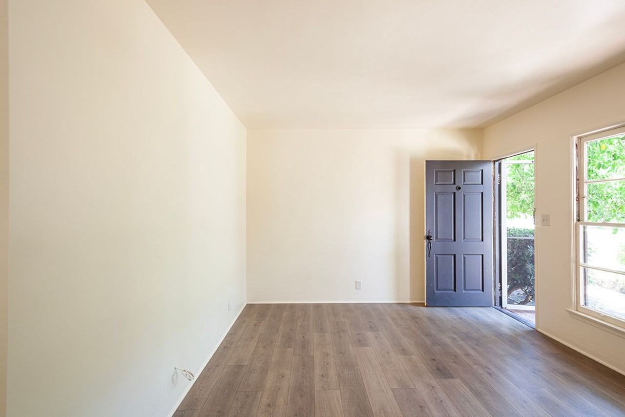 Orange - Photo 3 of 12