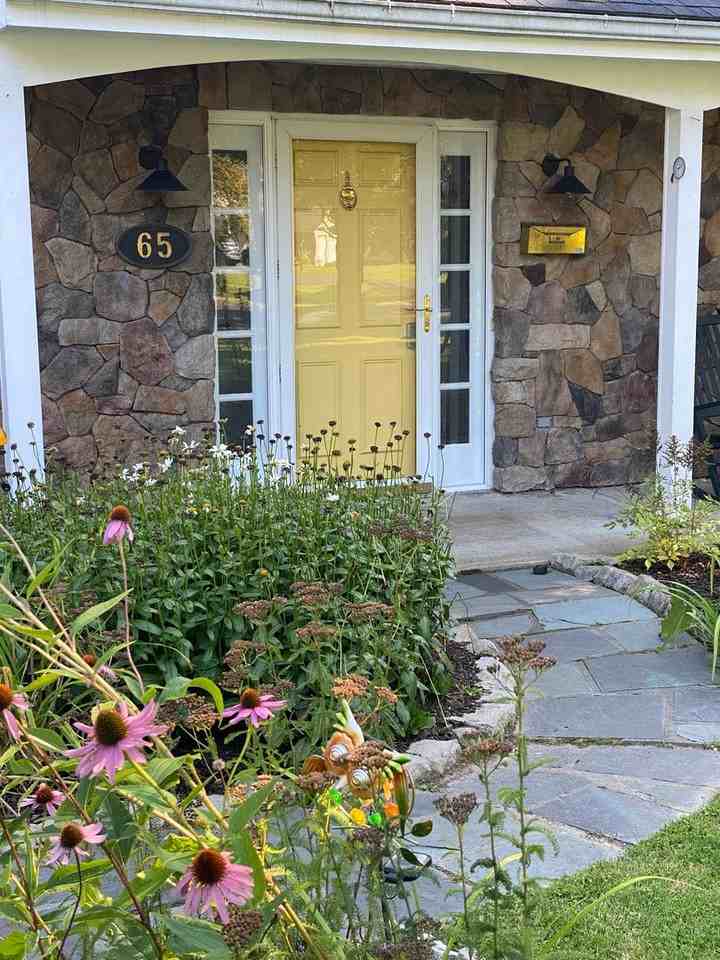65 Leroi Dr - Photo 3 of 41