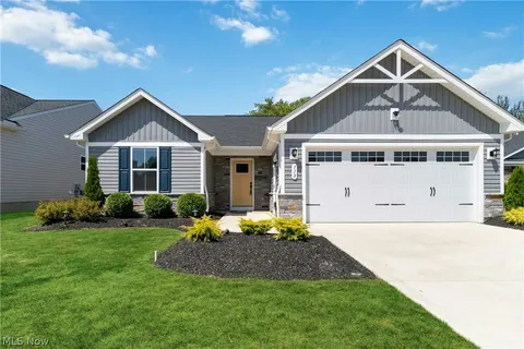 113 W Spring Dr - Photo 2 of 28