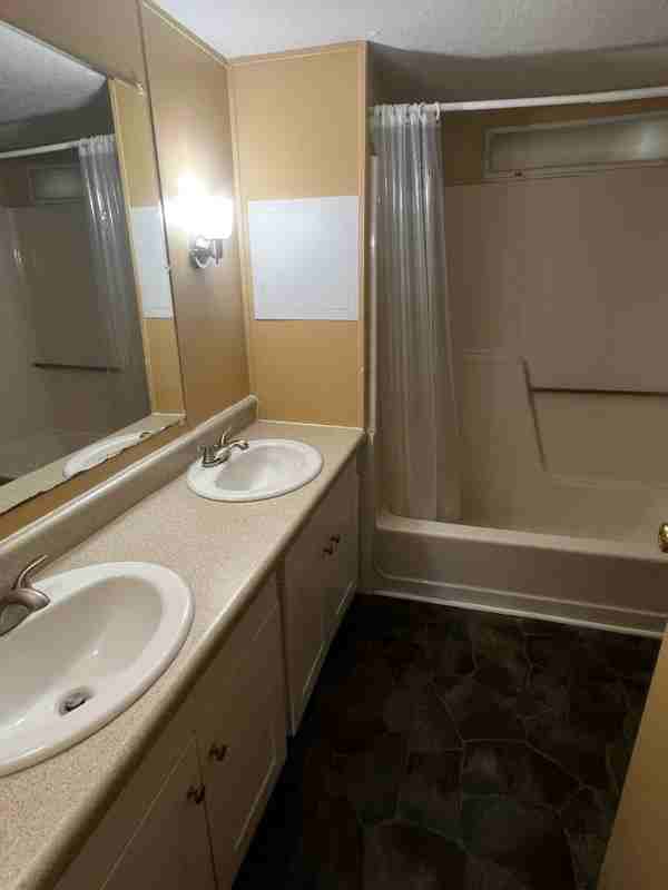 10385 Lynnwood Ave - Photo 3 of 9