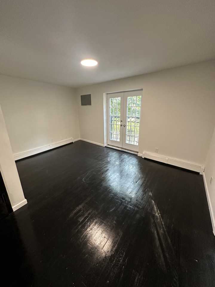 1358 University Ave #2 - Photo 2 of 12