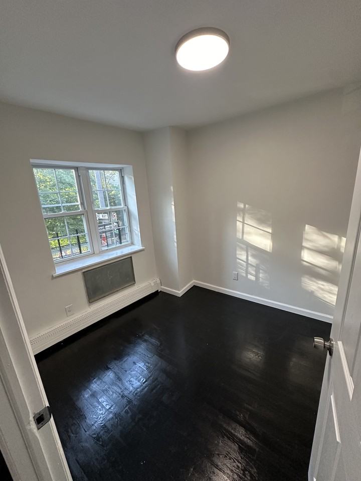 1358 University Ave #2 - Photo 3 of 12
