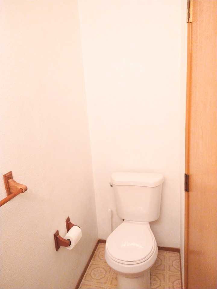 8613 Asotin St S - Photo 4 of 8
