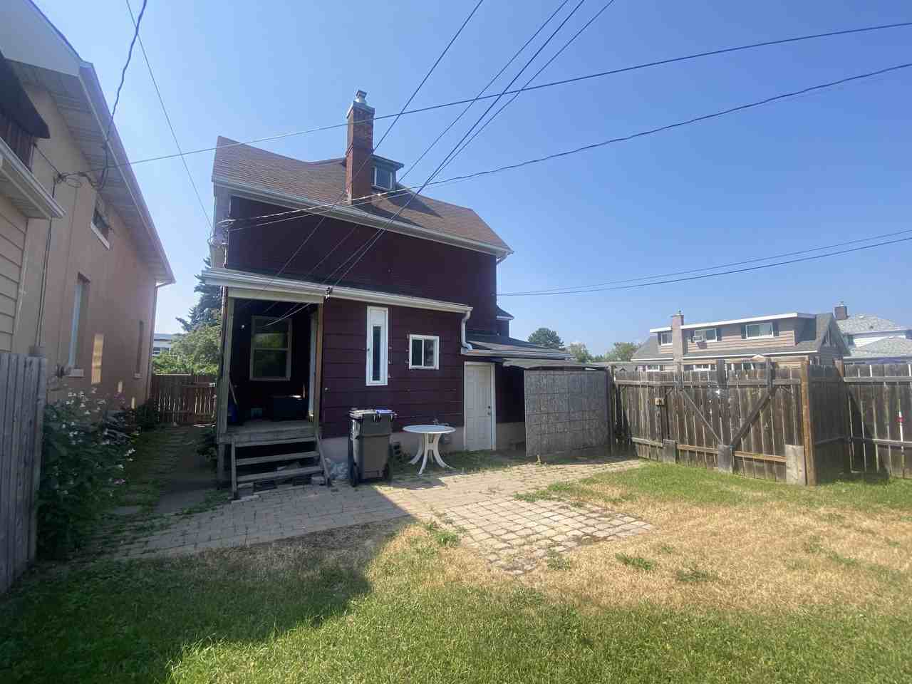 242 Archibald St N, Thunder Bay, ON P7C 3Y2 4 Bedroom House for 2,350