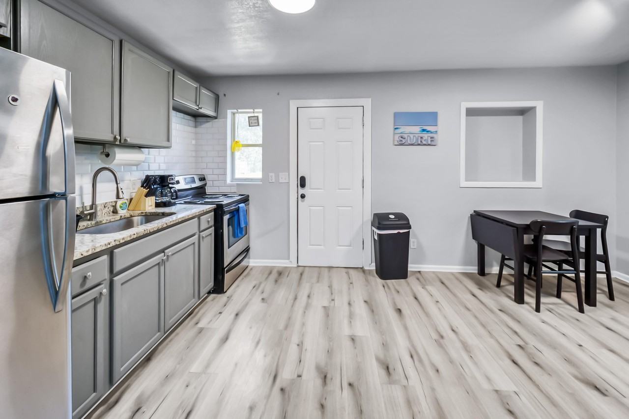 Craig Dr - Photo 2 of 17