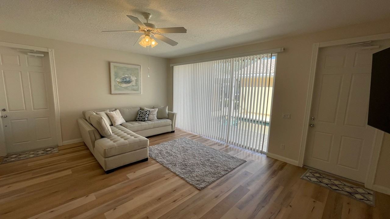 7677 Bergamo Ave - Photo 3 of 30