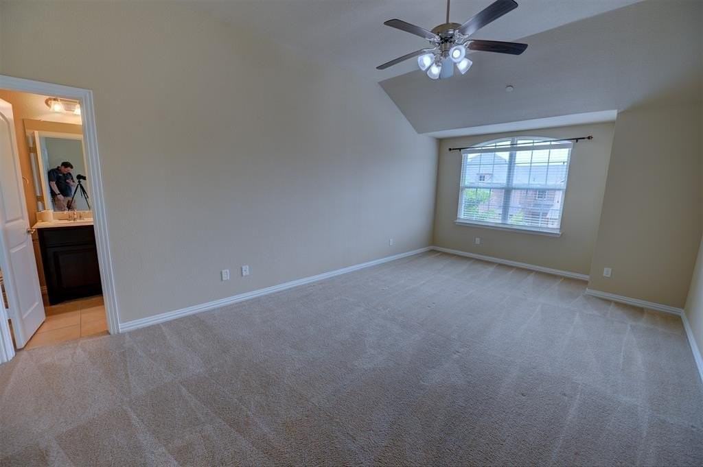 1933 Argyle Lane - Photo 3 of 15