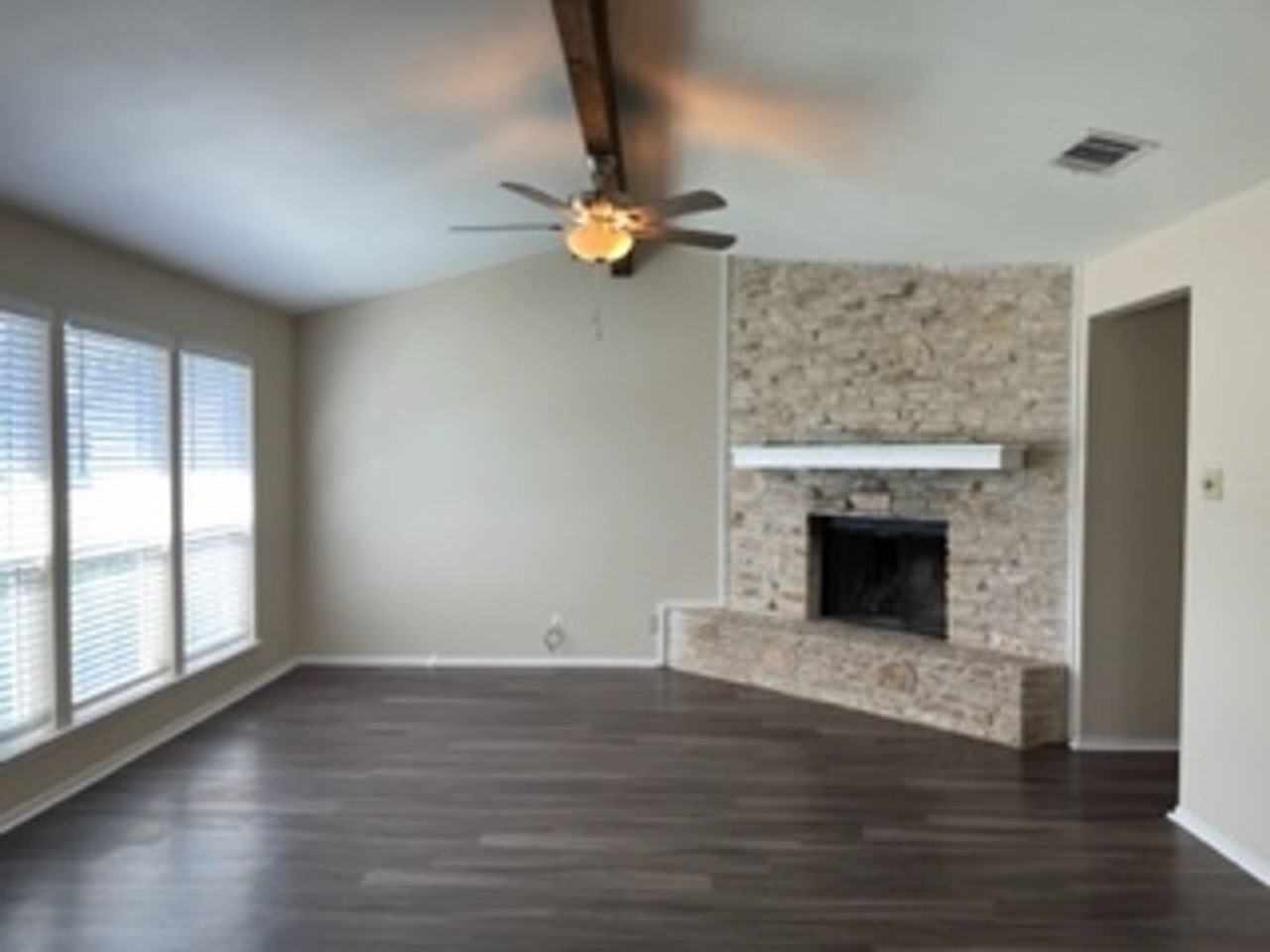 606B Country Aire Dr - Photo 3 of 19