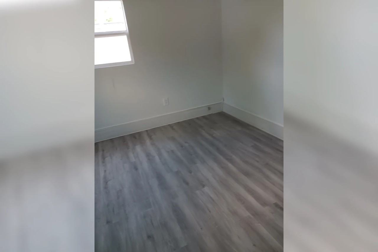 475 E Market St - Photo 3 of 11