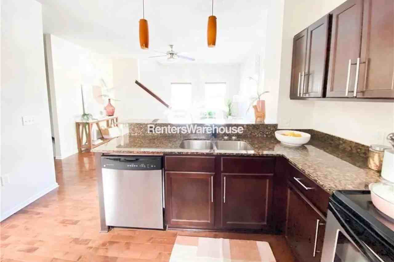 2116 High St - Photo 3 of 11