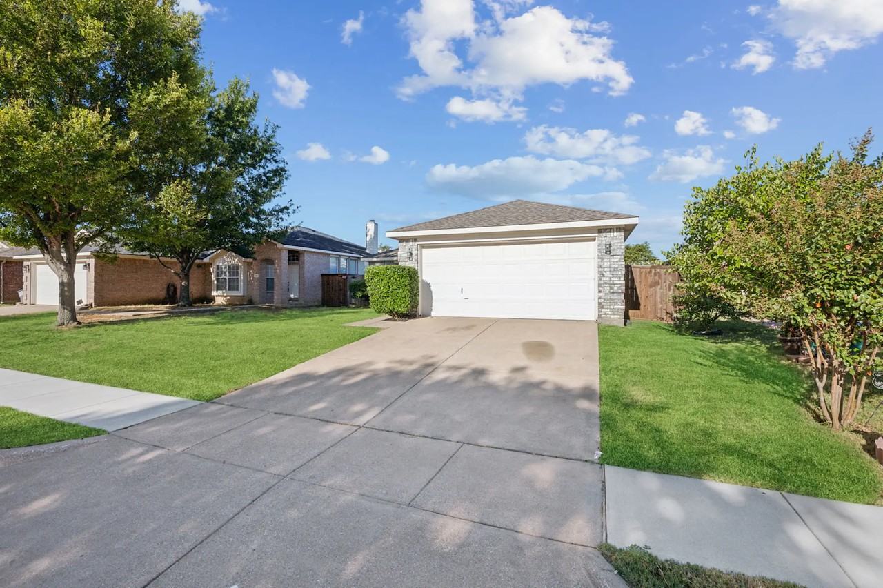 345 Port O Conner Dr - Photo 2 of 25