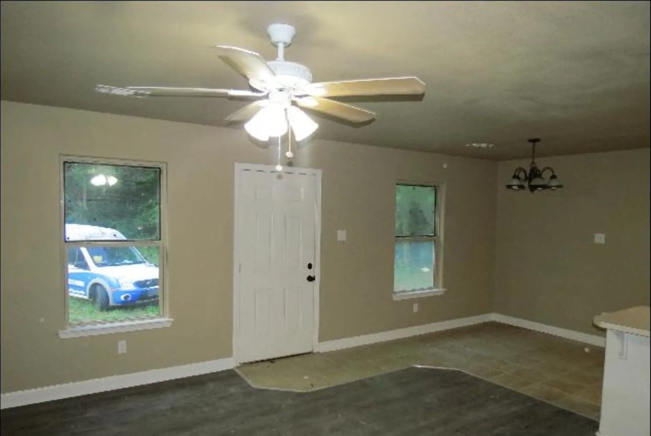 185 Charles Dr - Photo 2 of 10