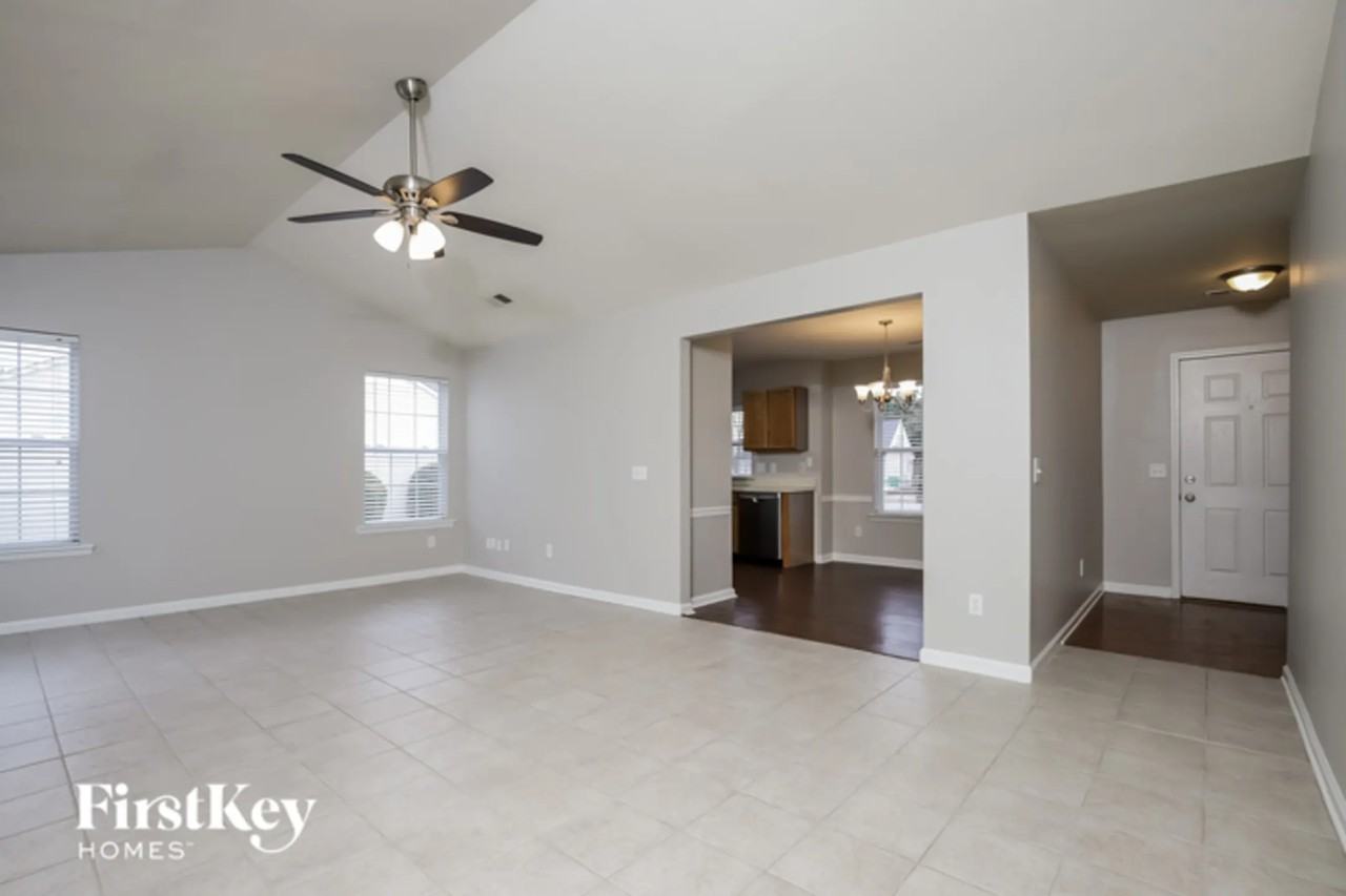 3705 Queenswood Ln - Photo 3 of 14