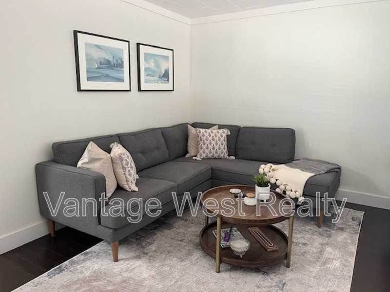 4361 11th St - Photo 2 of 25