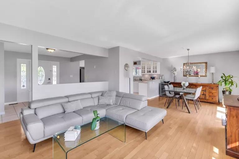 534 Dollarton Hwy N - Photo 2 of 18