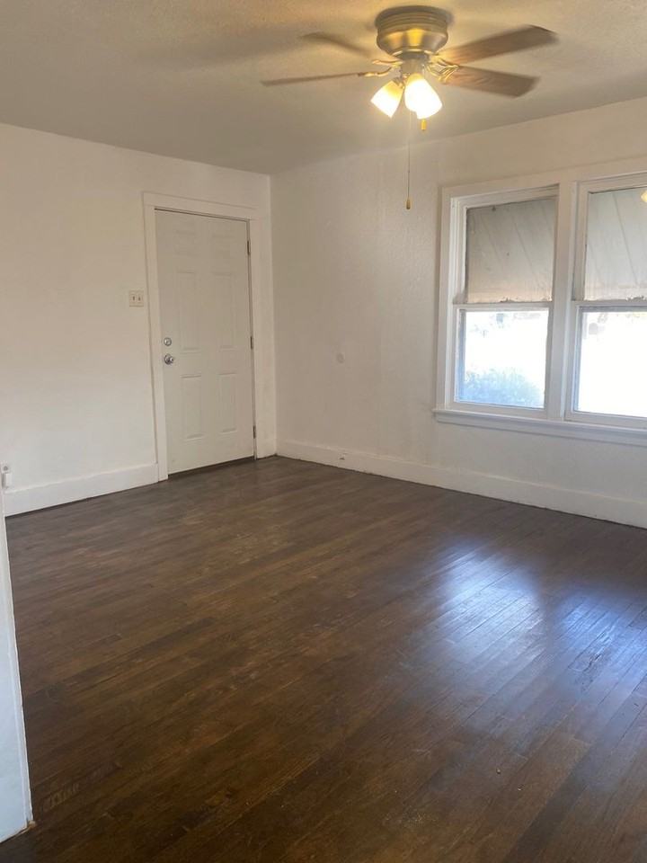 1003 Bluebonnet Ave - Photo 3 of 14