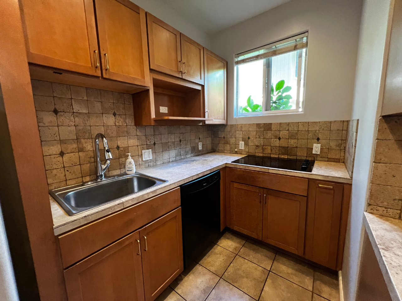 882 Kupulau Dr - Photo 2 of 17