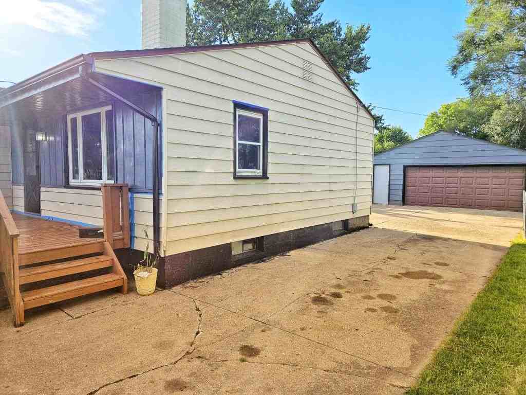 4040 Boyd St - Photo 3 of 15