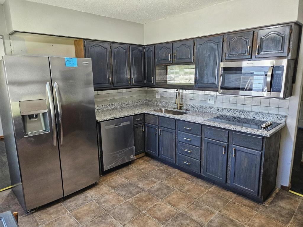 4040 Boyd St - Photo 4 of 15