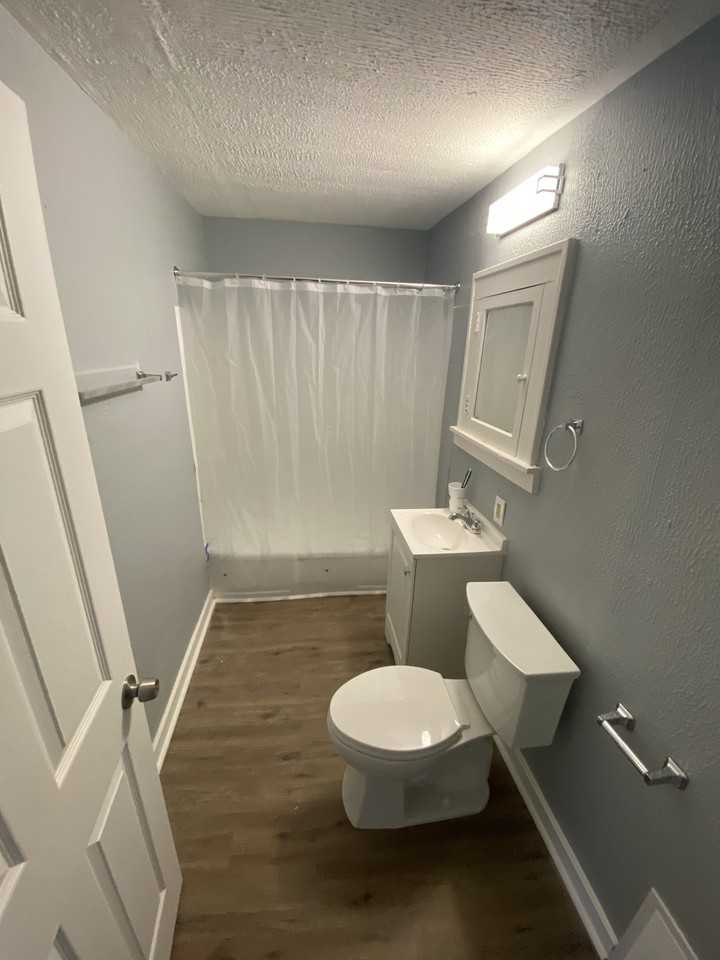 2501 W Auer Ave #2BDUPPER - Photo 2 of 5