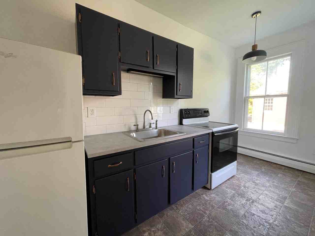 100 Main St #B - Photo 2 of 12