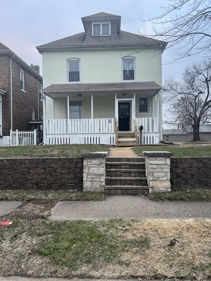 1938 Benton St #HOME - Photo 2 of 20