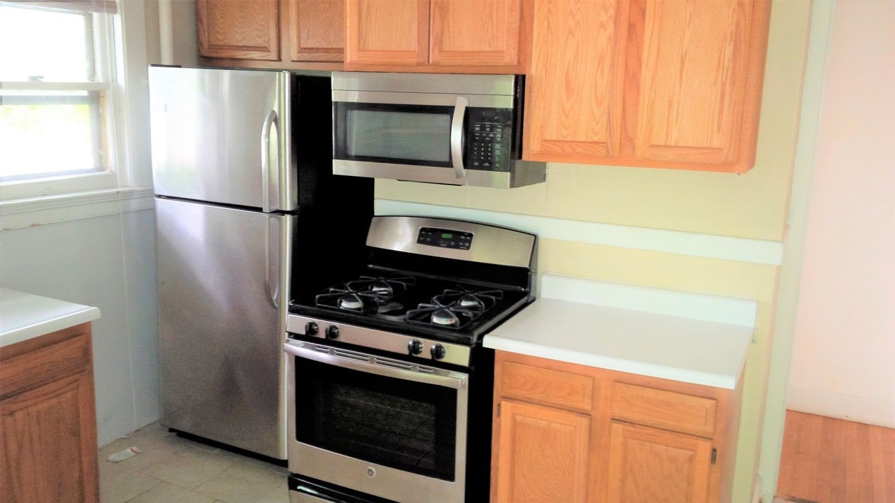 111 Chestnut St - Photo 3 of 7