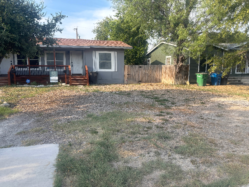 2435 Cincinnati Ave - Photo 2 of 10