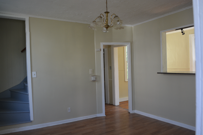 1537 Howard Ave - Photo 3 of 19