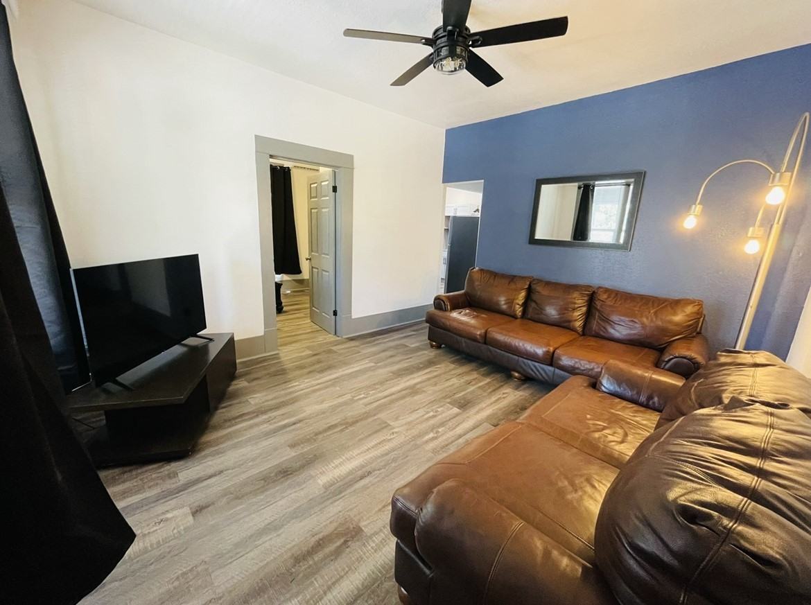 521 W Craig Pl #2 - Photo 2 of 20