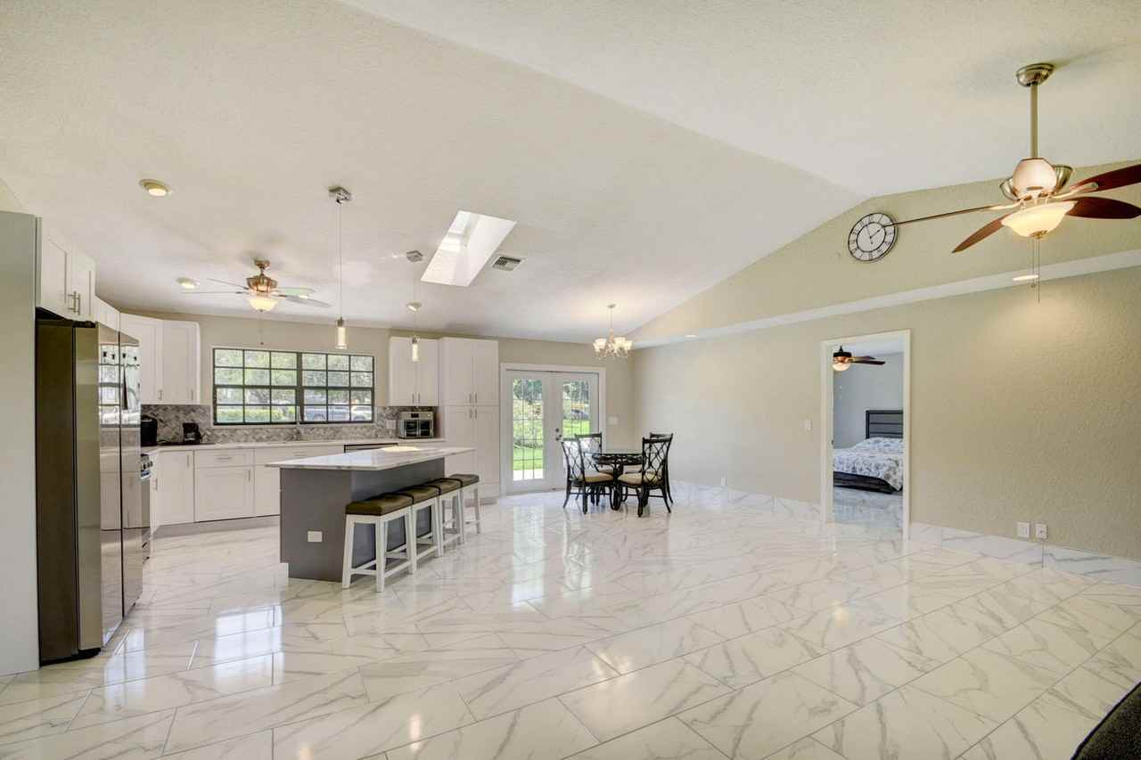 2598 Yarmouth Dr - Photo 3 of 8