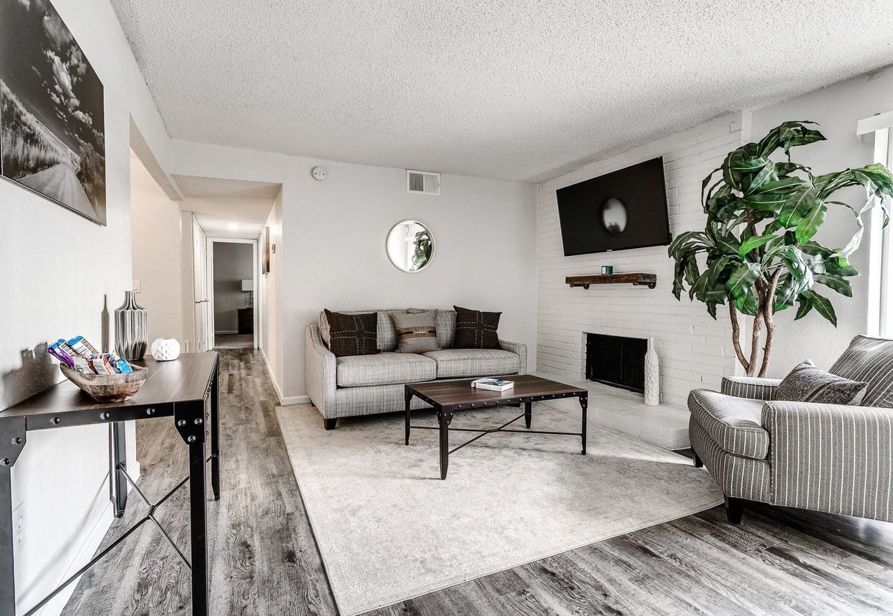 The Izzy - Photo 3 of 29