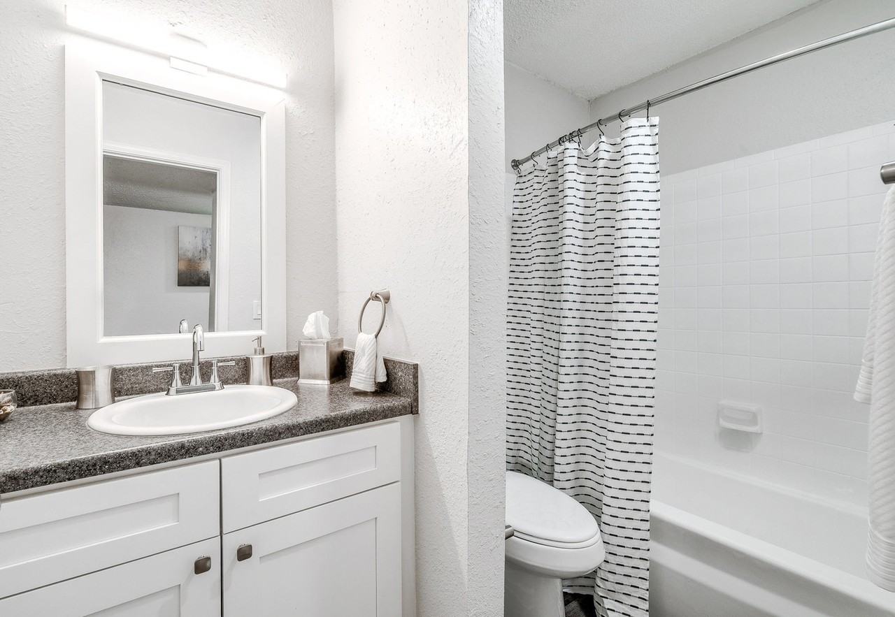 The Izzy - Photo 6 of 29