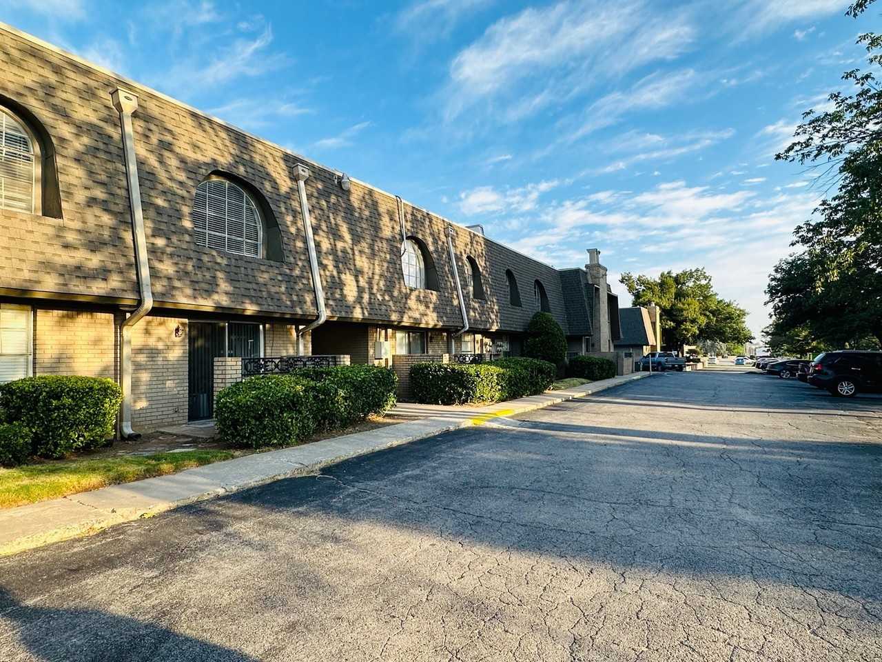 Villas on 50th - Photo 2 of 7