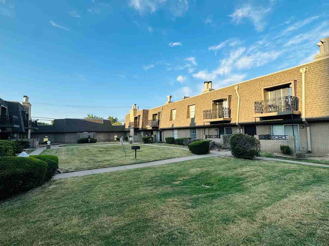 Villas on 50th - Photo 3 of 7