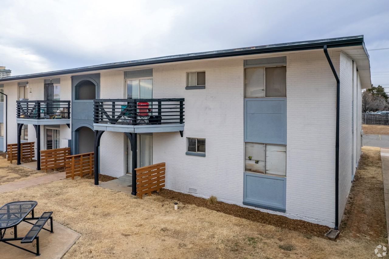 Manchester on May - Photo 2 of 3