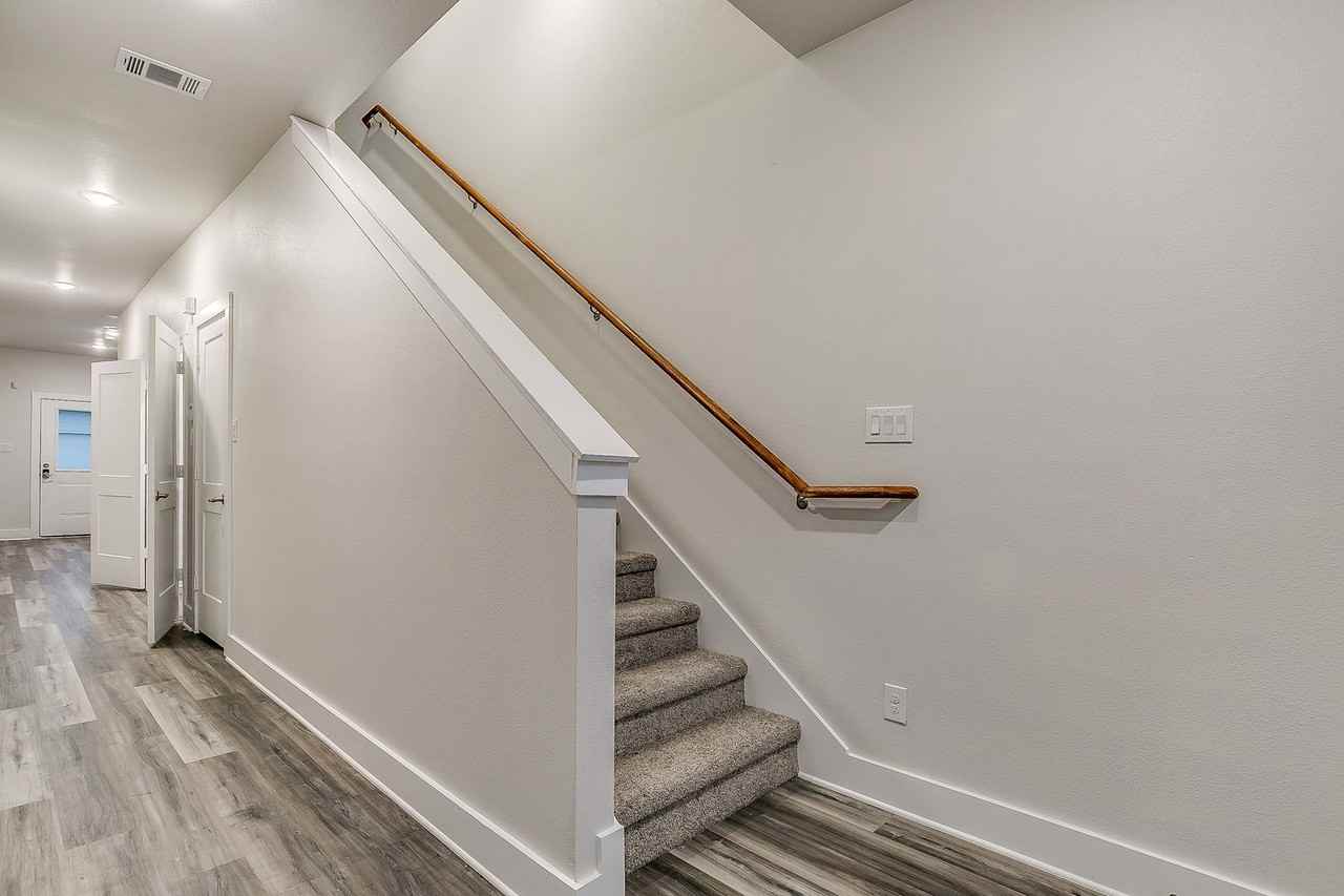 3145 Forest Park Blvd - Photo 4 of 47