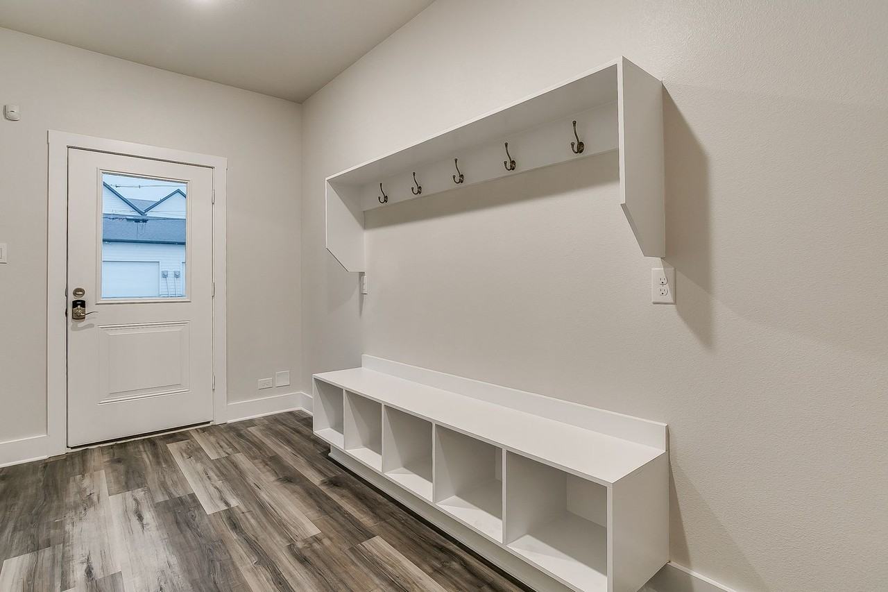 3145 Forest Park Blvd - Photo 6 of 47