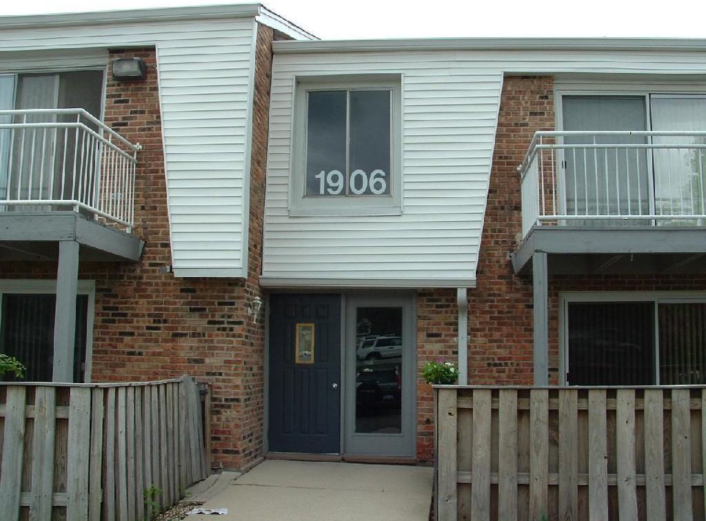1906 Plum Grove Rd - Photo 2 of 8